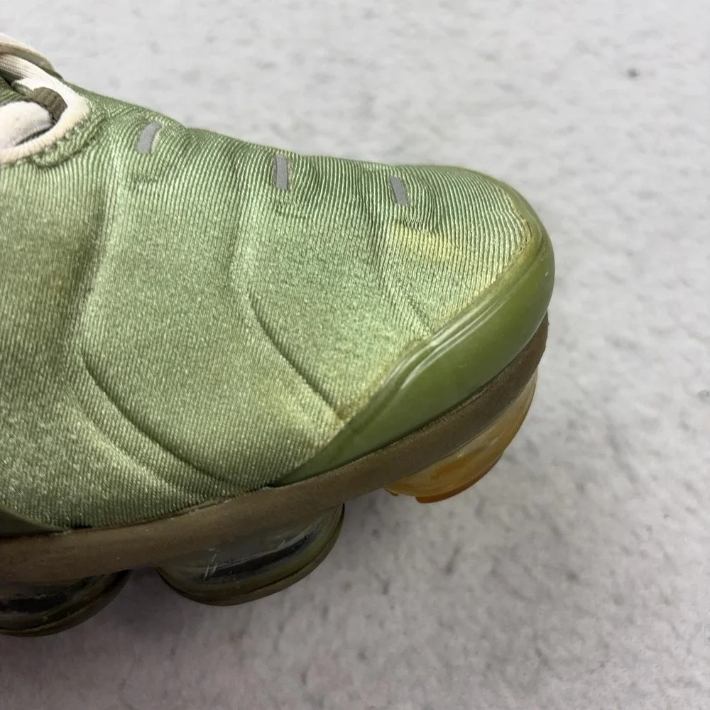 Nike Air Vapormax Plus Shoes Mens Size 10 Green Cushioned Sneakers FD0779-386